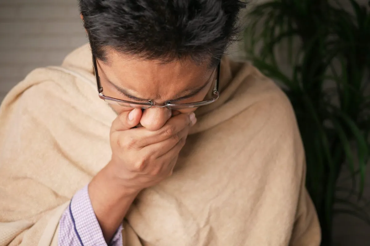 Bad manner: a person coughs openly toward someone nearby, making no
attempt to cover their mouth.